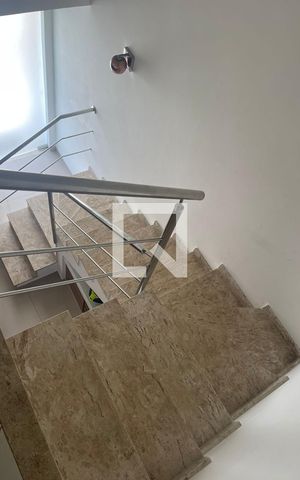 Casa para alugar com 680000m², 3 quartos e 10 vagas Casa para alugar com 680000m², 3 quartos e 10 vagasHall de entrada