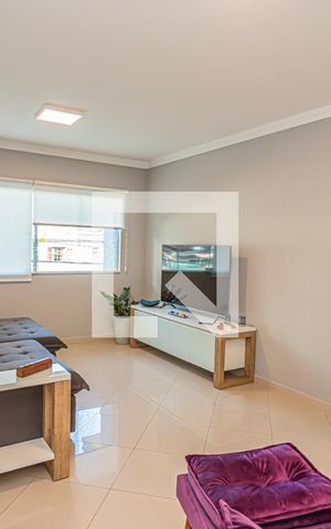 Casa à venda com 240m², 3 quartos e 3 vagas Casa à venda com 240m², 3 quartos e 3 vagasSala