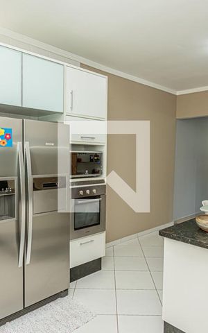 Casa à venda com 240m², 3 quartos e 3 vagas Casa à venda com 240m², 3 quartos e 3 vagasCopa e cozinha