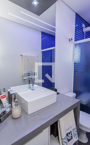 Casa à venda com 240m², 3 quartos e 3 vagas Casa à venda com 240m², 3 quartos e 3 vagasBanheiro suite 2