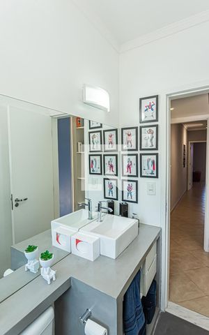 Casa à venda com 240m², 3 quartos e 3 vagas Casa à venda com 240m², 3 quartos e 3 vagasBanheiro suite 1