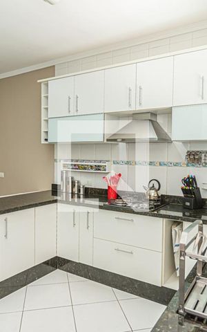 Casa à venda com 240m², 3 quartos e 3 vagas Casa à venda com 240m², 3 quartos e 3 vagasCopa e cozinha