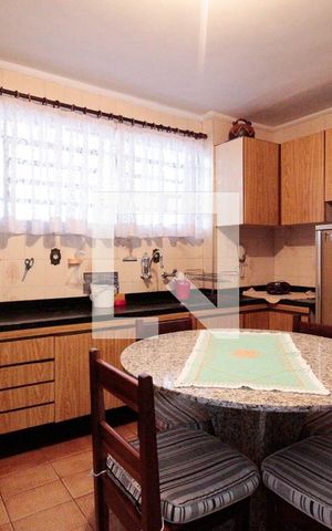Casa à venda com 284m², 3 quartos e 2 vagas Casa à venda com 284m², 3 quartos e 2 vagasCozinha