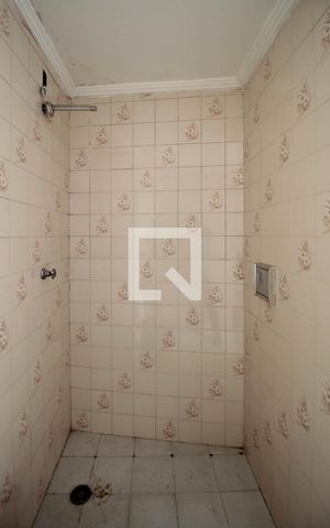 Casa à venda com 284m², 3 quartos e 2 vagas Casa à venda com 284m², 3 quartos e 2 vagasBanheiro de serviço