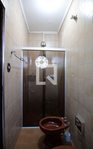 Casa à venda com 284m², 3 quartos e 2 vagas Casa à venda com 284m², 3 quartos e 2 vagasBanheiro da Suíte 2