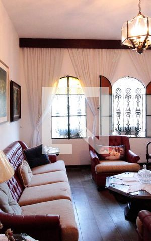 Casa à venda com 284m², 3 quartos e 2 vagas Casa à venda com 284m², 3 quartos e 2 vagasSala