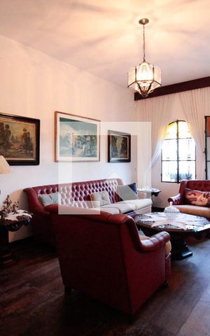 Casa à venda com 284m², 3 quartos e 2 vagas Casa à venda com 284m², 3 quartos e 2 vagasSala