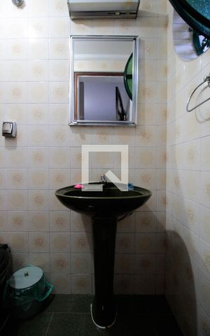 Casa à venda com 284m², 3 quartos e 2 vagas Casa à venda com 284m², 3 quartos e 2 vagasBanheiro da Suíte 1
