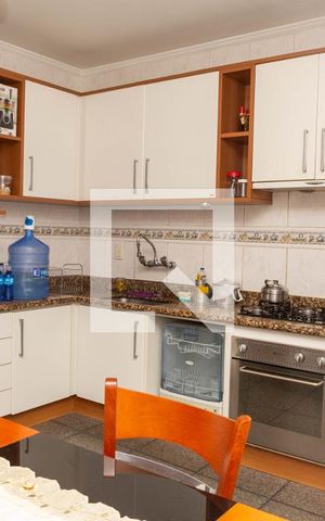 Casa à venda com 243m², 3 quartos e 2 vagas Casa à venda com 243m², 3 quartos e 2 vagasCozinha