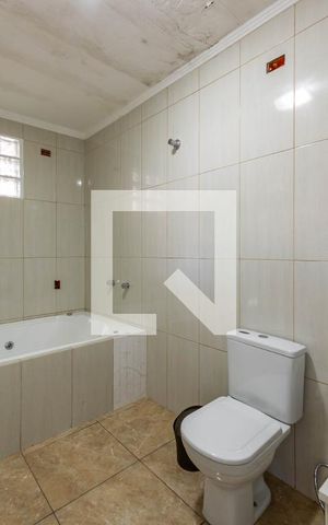Casa à venda com 350m², 4 quartos e 2 vagas Casa à venda com 350m², 4 quartos e 2 vagasBanheiro