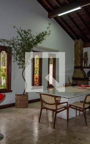 Casa de condomínio à venda com 1180m², 4 quartos e 3 vagas Casa de condomínio à venda com 1180m², 4 quartos e 3 vagasSala de Jantar