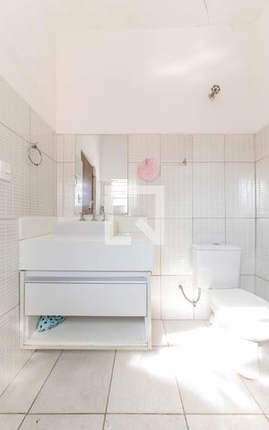 Casa à venda com 50m², 1 quarto e 2 vagas Casa à venda com 50m², 1 quarto e 2 vagasBanheiro