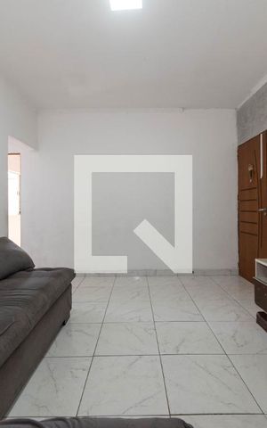 Casa à venda com 50m², 1 quarto e 2 vagas Casa à venda com 50m², 1 quarto e 2 vagasSala