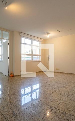 Casa à venda com 250m², 4 quartos e 2 vagas Casa à venda com 250m², 4 quartos e 2 vagasSala 4