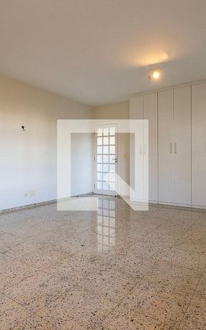 Casa à venda com 250m², 4 quartos e 2 vagas Casa à venda com 250m², 4 quartos e 2 vagasSala 4