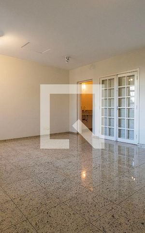 Casa à venda com 250m², 4 quartos e 2 vagas Casa à venda com 250m², 4 quartos e 2 vagasSala 4