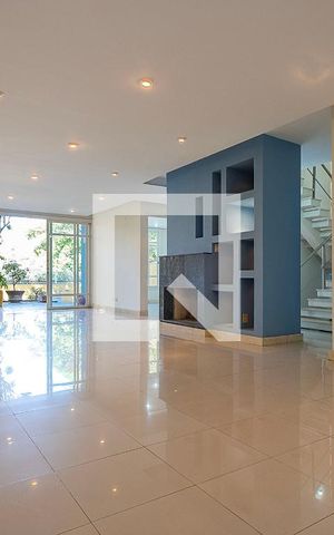 Casa à venda com 250m², 4 quartos e 2 vagas Casa à venda com 250m², 4 quartos e 2 vagasSala