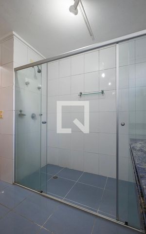 Casa à venda com 250m², 4 quartos e 2 vagas Casa à venda com 250m², 4 quartos e 2 vagasBanheiro
