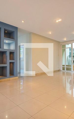 Casa à venda com 250m², 4 quartos e 2 vagas Casa à venda com 250m², 4 quartos e 2 vagasSala