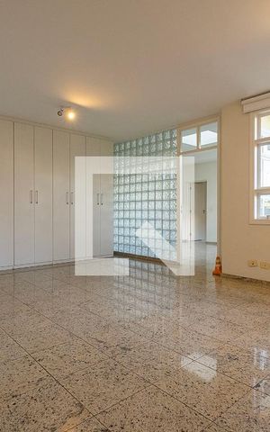 Casa à venda com 250m², 4 quartos e 2 vagas Casa à venda com 250m², 4 quartos e 2 vagasSala 4