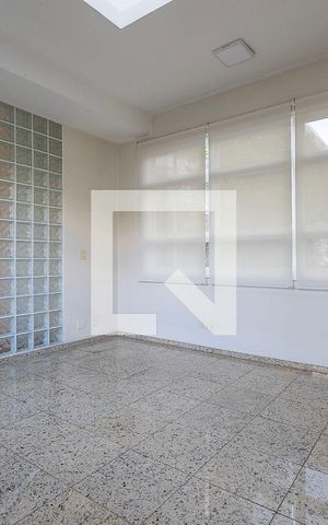Casa à venda com 250m², 4 quartos e 2 vagas Casa à venda com 250m², 4 quartos e 2 vagasSala 3