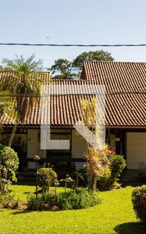 Casa de condomínio à venda com 550m², 5 quartos e 3 vagas