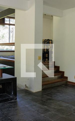 Casa de condomínio à venda com 550m², 5 quartos e 3 vagas