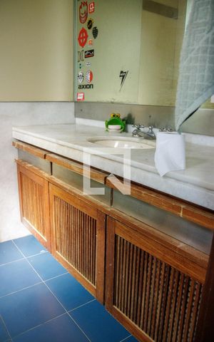Casa de condomínio à venda com 550m², 5 quartos e 3 vagas