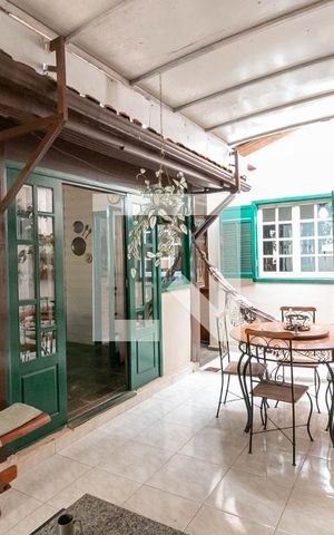 Casa à venda com 209m², 4 quartos e 2 vagas Casa à venda com 209m², 4 quartos e 2 vagasVaranda
