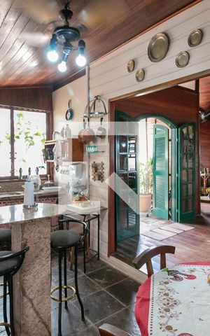 Casa à venda com 209m², 4 quartos e 2 vagas Casa à venda com 209m², 4 quartos e 2 vagasCozinha