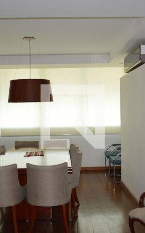 Casa à venda com 350m², 5 quartos e 6 vagasSala