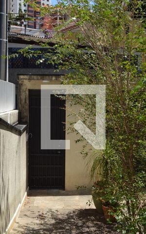 Casa à venda com 350m², 5 quartos e 6 vagasEntrada