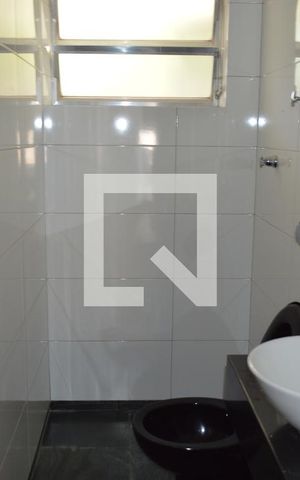 Casa à venda com 350m², 5 quartos e 6 vagasBanheiro na Área de Garagem