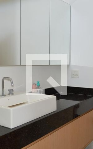 Casa à venda com 350m², 5 quartos e 6 vagasBanheiro da Suíte 2