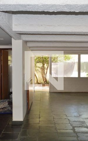 Casa à venda com 350m², 5 quartos e 6 vagasGaragem