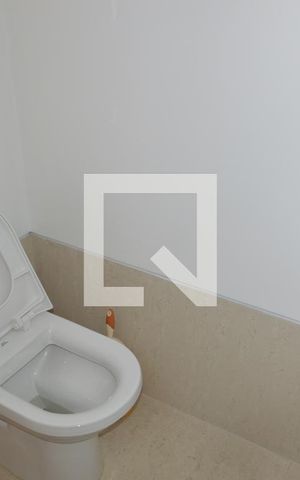 Casa à venda com 350m², 5 quartos e 6 vagasBanheiro da Suíte 1
