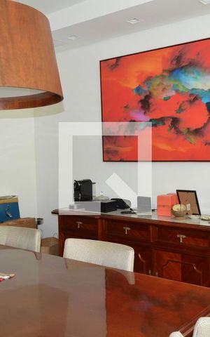 Casa à venda com 350m², 5 quartos e 6 vagasSala