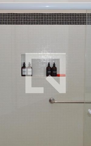 Casa à venda com 350m², 5 quartos e 6 vagasBanheiro da Suíte 2