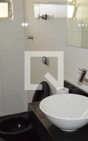 Casa à venda com 350m², 5 quartos e 6 vagasBanheiro de serviço