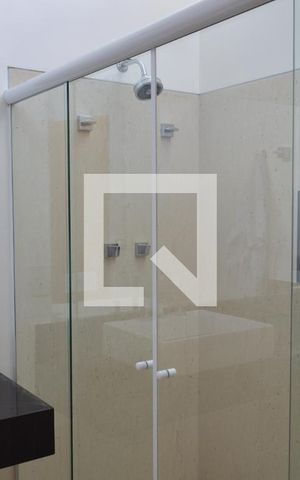 Casa à venda com 350m², 5 quartos e 6 vagasBanheiro da Suíte 1