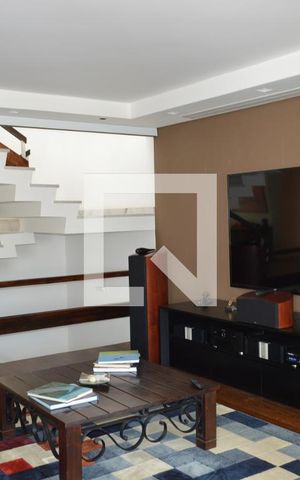 Casa à venda com 350m², 5 quartos e 6 vagasSala