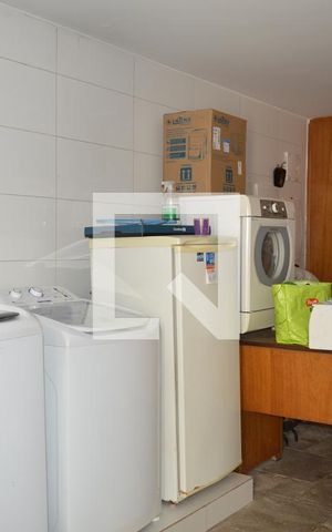 Casa à venda com 350m², 5 quartos e 6 vagasÁrea de Serviço