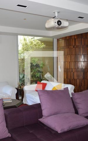 Casa à venda com 350m², 5 quartos e 6 vagasSala