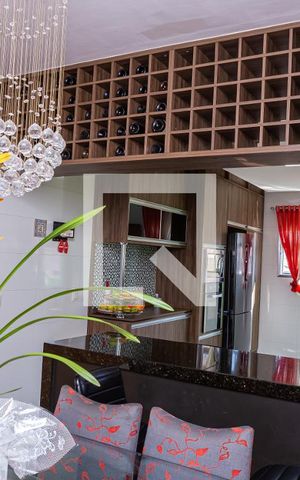 Casa à venda com 220m², 3 quartos e 6 vagas Casa à venda com 220m², 3 quartos e 6 vagasCozinha
