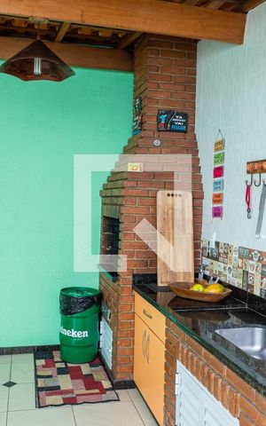 Casa à venda com 220m², 3 quartos e 6 vagas Casa à venda com 220m², 3 quartos e 6 vagasÁrea de Serviço