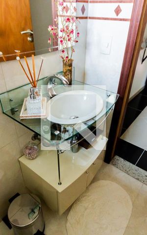 Casa à venda com 310m², 3 quartos e 7 vagas Casa à venda com 310m², 3 quartos e 7 vagasPia