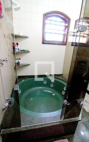 Casa para alugar com 450m², 4 quartos e 8 vagas Casa para alugar com 450m², 4 quartos e 8 vagasBanheiro da Suíte 4