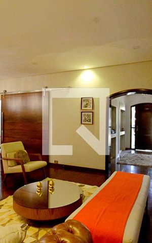 Casa para alugar com 450m², 4 quartos e 8 vagas Casa para alugar com 450m², 4 quartos e 8 vagasSala
