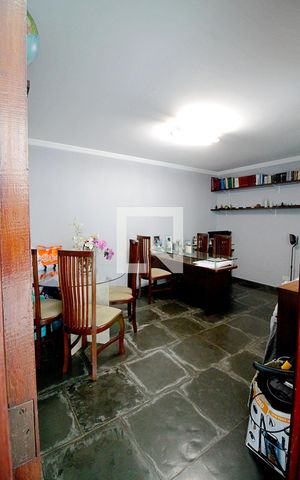 Casa para alugar com 450m², 4 quartos e 8 vagas Casa para alugar com 450m², 4 quartos e 8 vagasQuarto de Serviço