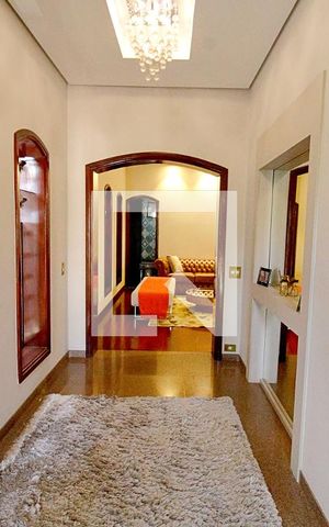 Casa para alugar com 450m², 4 quartos e 8 vagas Casa para alugar com 450m², 4 quartos e 8 vagasEntrada